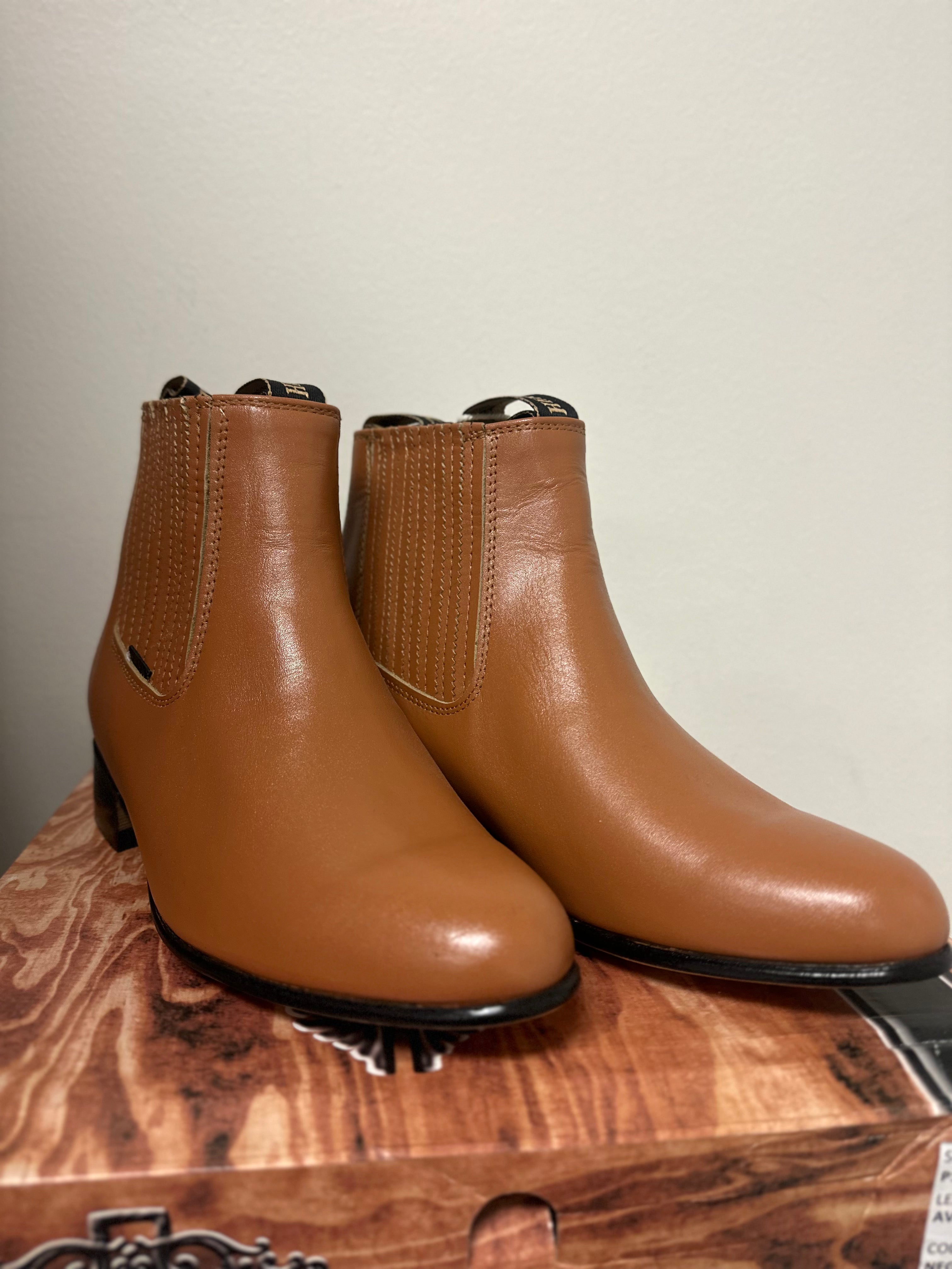 Herencia: (BO-500) Miel Botines Charros