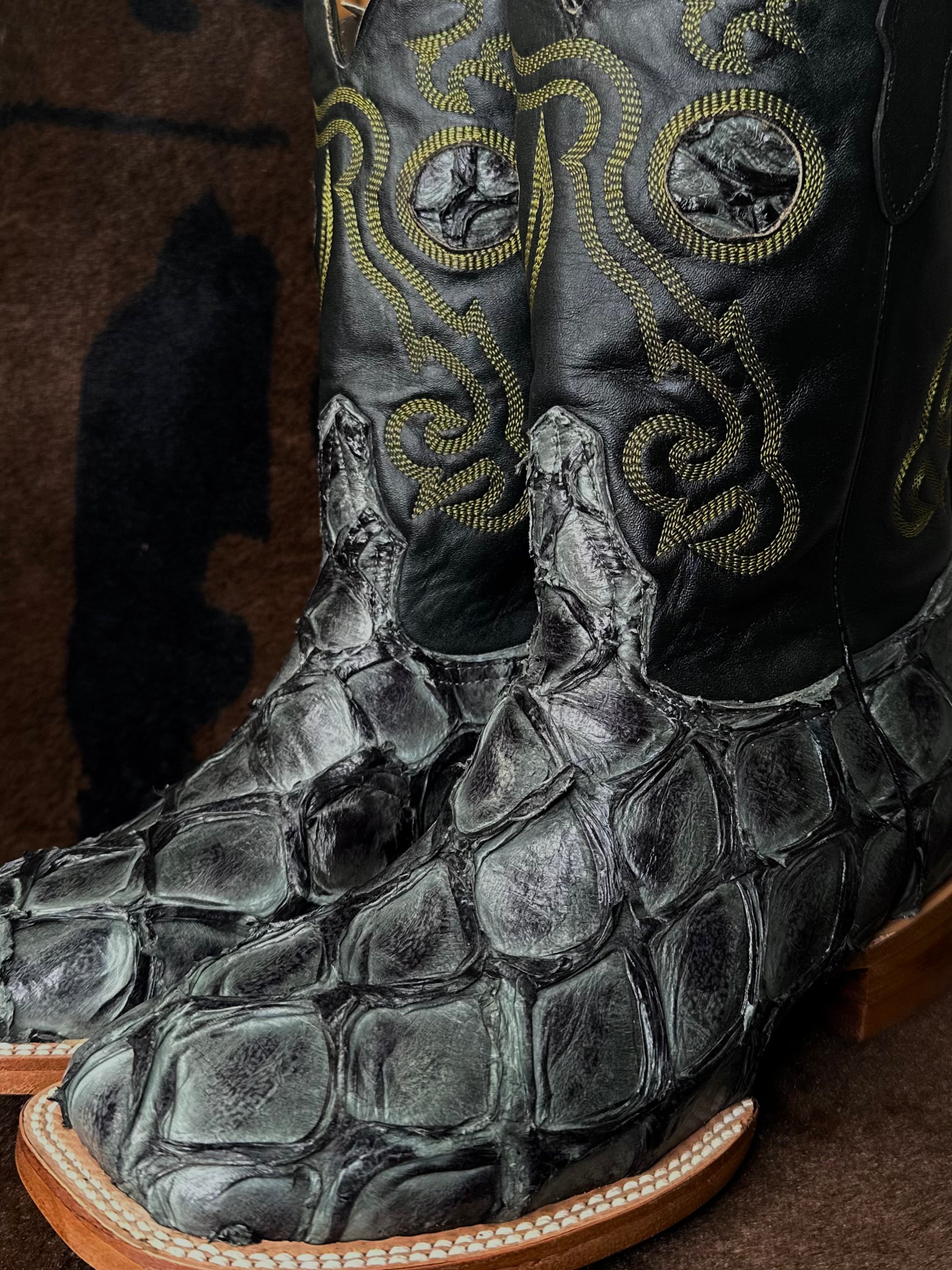 Bota Exotica: Arapaima Negro 328 Mens Boots